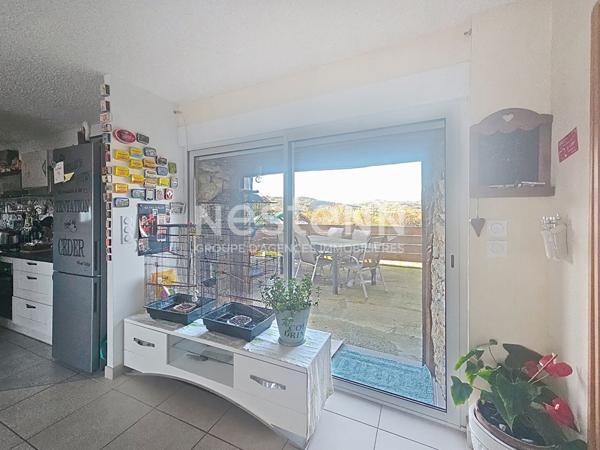 RETOURNAC ! EXCLUSIVITE Ancien corps de ferme de 200 m2 rénové sur 1000 m2 de terrain clos et plat