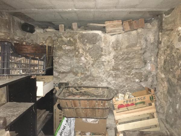 Les Angles (30133) Les Angles, Gard, Au coeur du vieux village, maison de charme avec terrasse, cave, cellier, garage