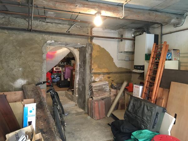 Les Angles (30133) Les Angles, Gard, Au coeur du vieux village, maison de charme avec terrasse, cave, cellier, garage