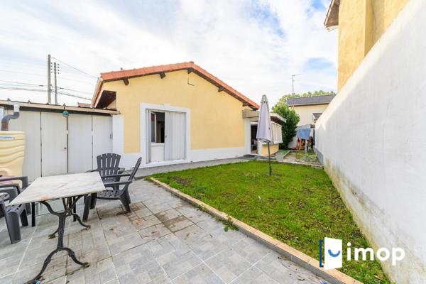 Maison de plain-pied avec terrasse et jardin