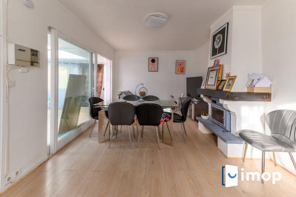 Maison de plain-pied avec terrasse et jardin