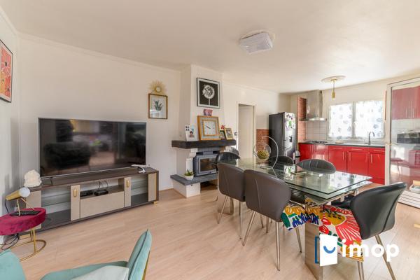 Maison de plain-pied avec terrasse et jardin