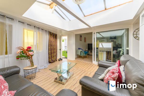 Maison de plain-pied avec terrasse et jardin