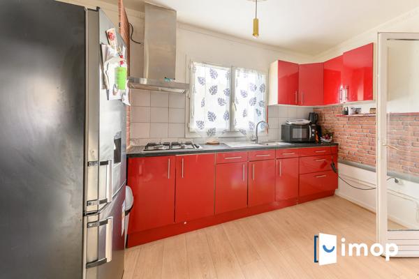 Maison de plain-pied avec terrasse et jardin