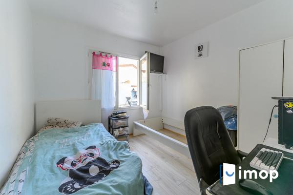 Maison de plain-pied avec terrasse et jardin