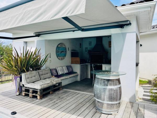 Ensemble immobilier d'exception avec piscine et dépendances.