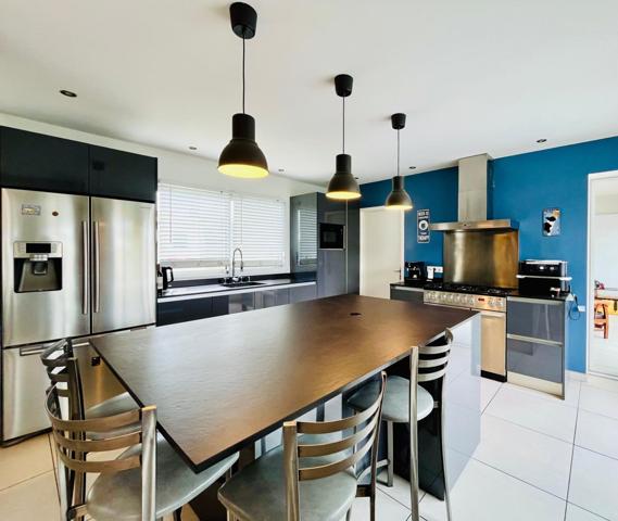 Ensemble immobilier d'exception avec piscine et dépendances.