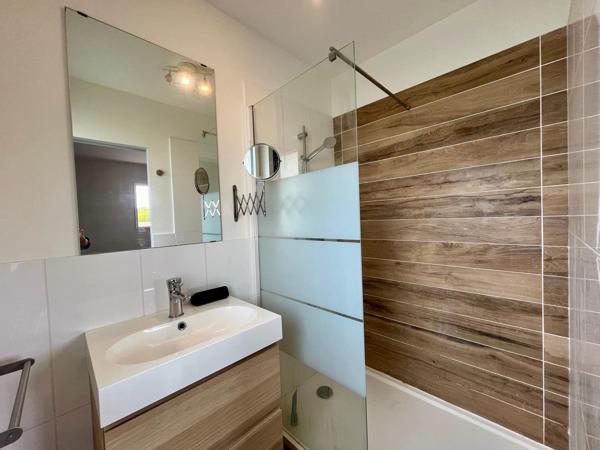 Ensemble immobilier d'exception avec piscine et dépendances.