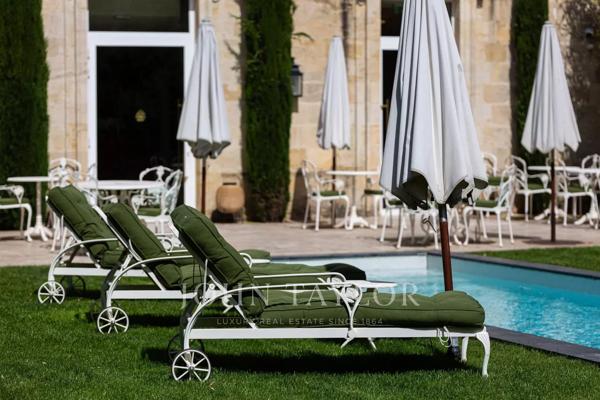 Maison de Maître, 10 pièces, 8 chambres avec jardin et piscine