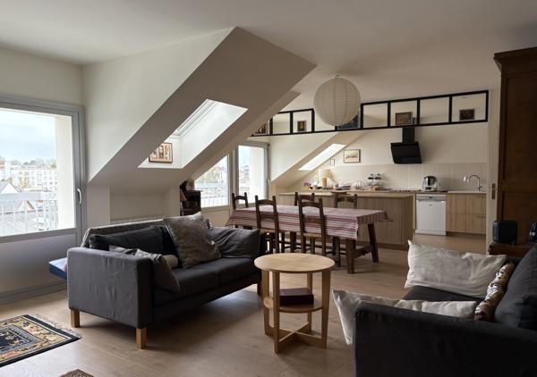 Appartement T5 seul au dernier étage traversant Est/Ouest avec balcons, ascenseur et grand garage double