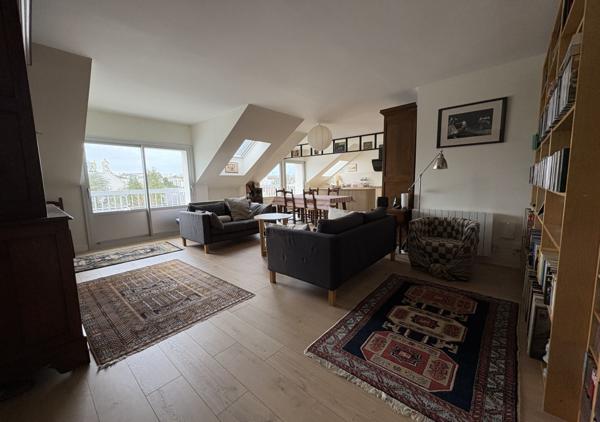 Appartement T5 seul au dernier étage traversant Est/Ouest avec balcons, ascenseur et grand garage double