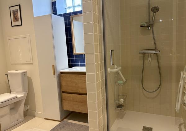 Appartement T5 seul au dernier étage traversant Est/Ouest avec balcons, ascenseur et grand garage double