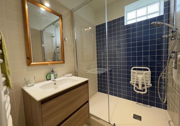 Appartement T5 seul au dernier étage traversant Est/Ouest avec balcons, ascenseur et grand garage double