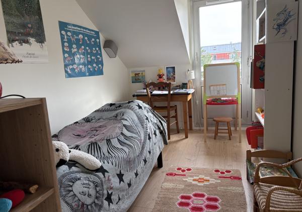 Appartement T5 seul au dernier étage traversant Est/Ouest avec balcons, ascenseur et grand garage double