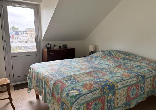 Appartement T5 seul au dernier étage traversant Est/Ouest avec balcons, ascenseur et grand garage double