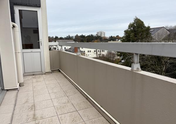 Appartement T5 seul au dernier étage traversant Est/Ouest avec balcons, ascenseur et grand garage double
