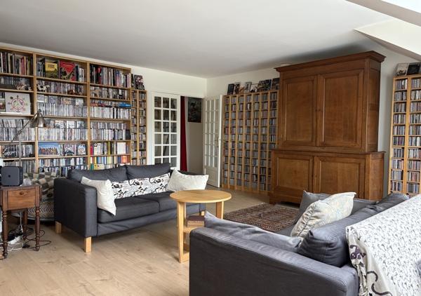 Appartement T5 seul au dernier étage traversant Est/Ouest avec balcons, ascenseur et grand garage double
