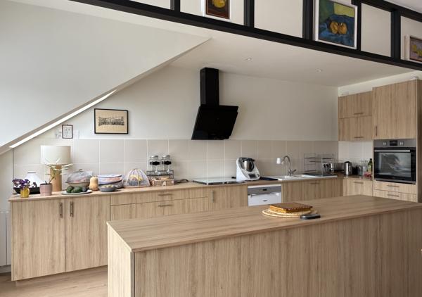 Appartement T5 seul au dernier étage traversant Est/Ouest avec balcons, ascenseur et grand garage double