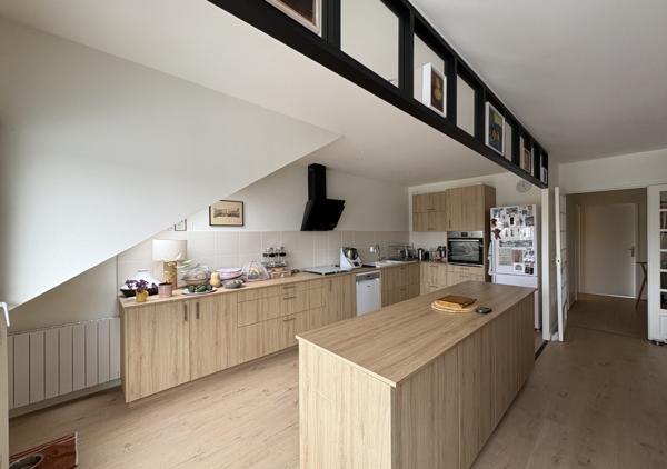 Appartement T5 seul au dernier étage traversant Est/Ouest avec balcons, ascenseur et grand garage double