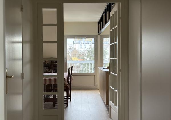 Appartement T5 seul au dernier étage traversant Est/Ouest avec balcons, ascenseur et grand garage double