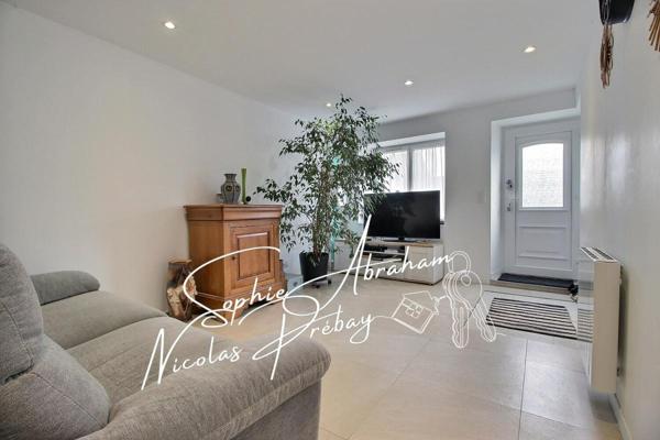 Maison rénovée, 2 chambres et bureau avec jardin et garage