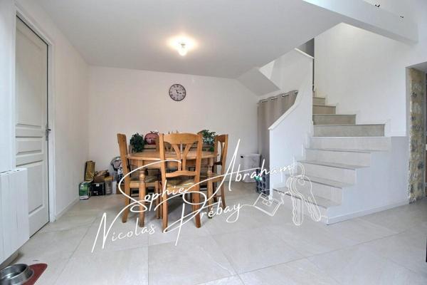 Maison rénovée, 2 chambres et bureau avec jardin et garage