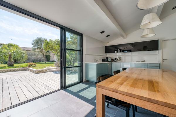 Île de Ré - Élégante Villa avec Piscine et Chai à Rénover à La Flotte