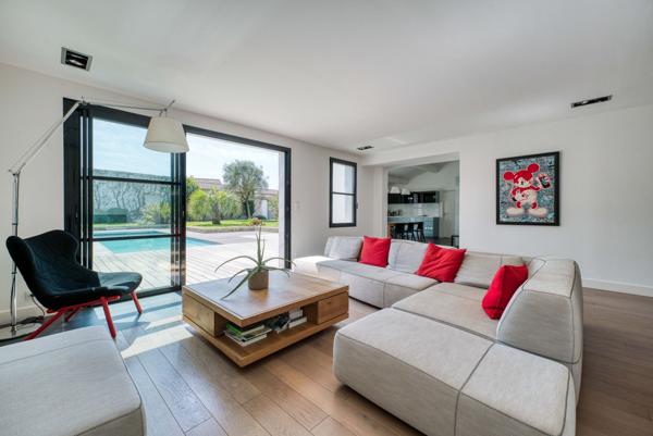 Île de Ré - Élégante Villa avec Piscine et Chai à Rénover à La Flotte