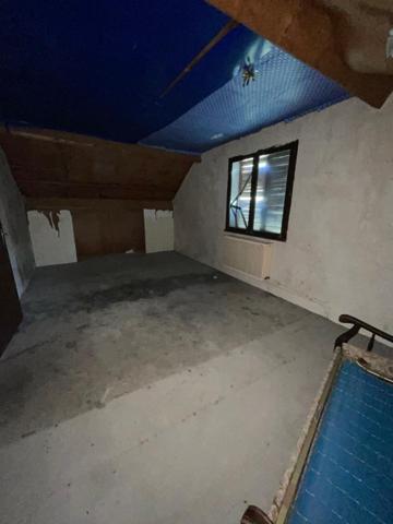 Maison 3 chambres, grand jardin, grand garage.