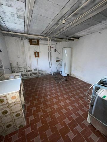 Maison 3 chambres, grand jardin, grand garage.