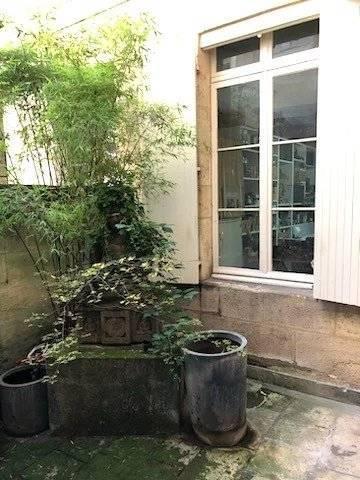 Local commercial  avec cour sans pas de porte