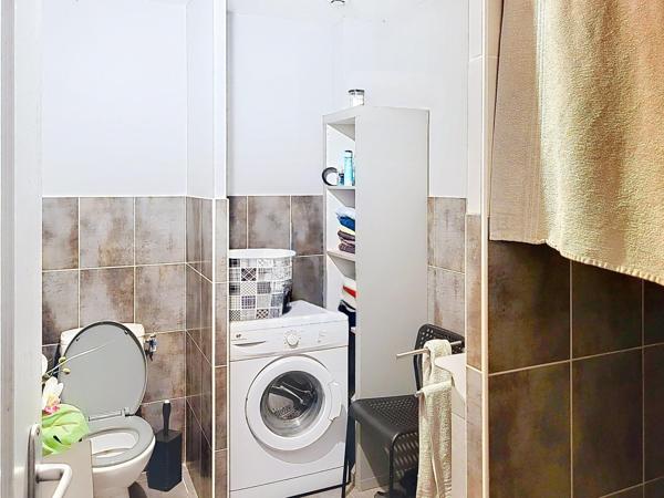 MORESTEL – Centre-ville -  Investissement locatif sécurisé - APPARTEMENT T3 traversant de 61 m² av. Cour privée + Place Parking vendu LOUÉ