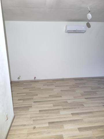 Grande maison individuelle sur joli terrain plat clos et arboré