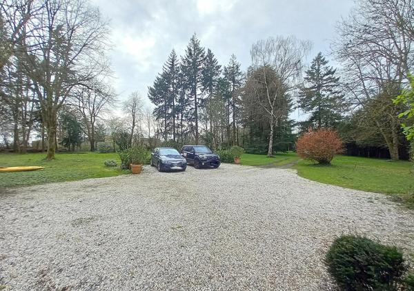 Maison de caractère - 180m² – 1,35 hectare de nature aux portes de Laval (Bonchamp)