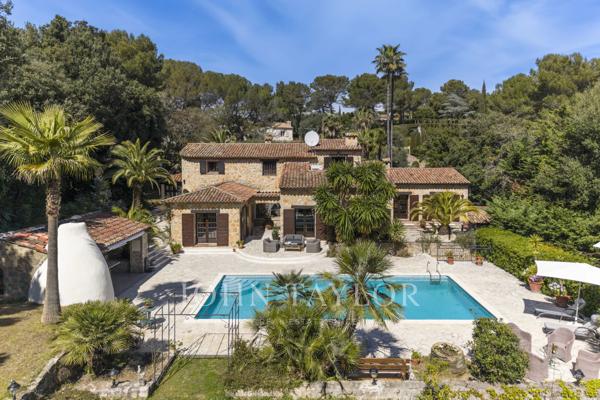 Maison en pierre avec maison d'amis, au calme absolu près de Valbonne