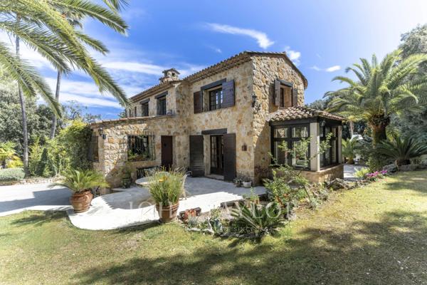 Maison en pierre avec maison d'amis, au calme absolu près de Valbonne