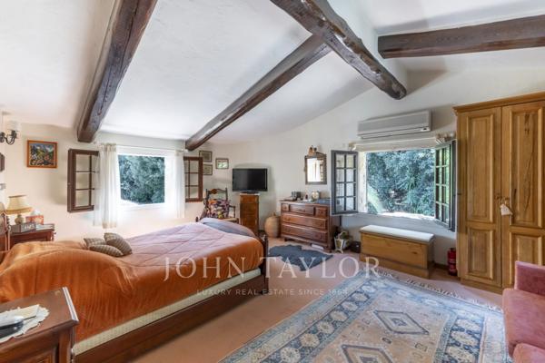 Maison en pierre avec maison d'amis, au calme absolu près de Valbonne