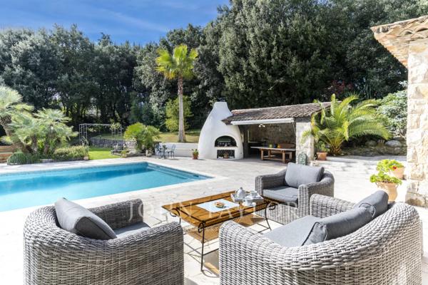 Maison en pierre avec maison d'amis, au calme absolu près de Valbonne
