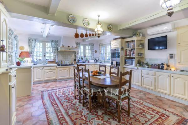 Maison en pierre avec maison d'amis, au calme absolu près de Valbonne