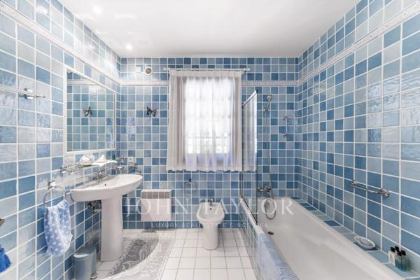 Maison en pierre avec maison d'amis, au calme absolu près de Valbonne