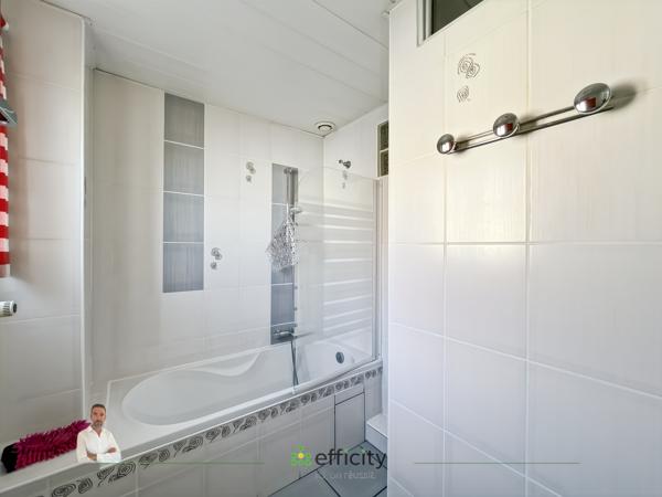 Maison
         7 pièces
        - 151 m² Exclusivité 229 000 € *