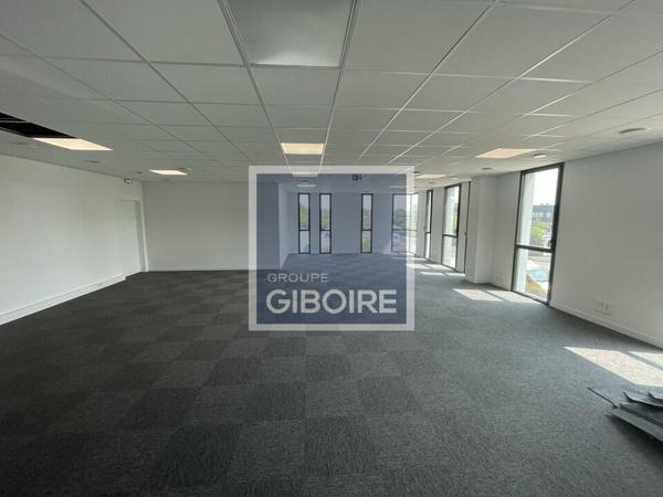 ATIKA A : Bureaux - A VENDRE - TRELAZE (réf : 49.017494)