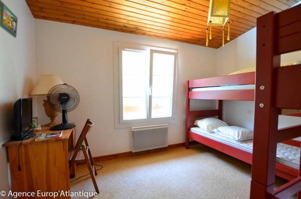 VILLA avec PISCINE chauffée 5 pièces LA PALMYRE - QUARTIER CALME et BOISE - PROCHE CENTRE ET TENNIS