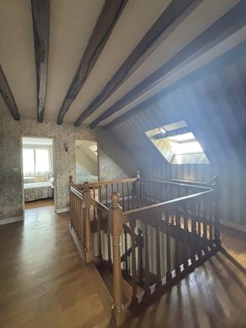 LAIGNES (21) maison de 205m² ,année 1980 ,avec sous-sol , garages et terrain de 2000m² proche de l'autoroute. Laignes (21330)