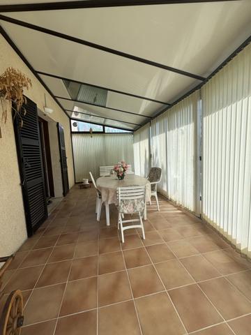 LAIGNES (21) maison de 205m² ,année 1980 ,avec sous-sol , garages et terrain de 2000m² proche de l'autoroute. Laignes (21330)