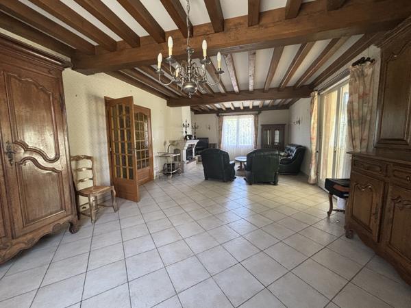 LAIGNES (21) maison de 205m² ,année 1980 ,avec sous-sol , garages et terrain de 2000m² proche de l'autoroute. Laignes (21330)