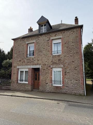 Charmante maison en pierre de 4 pièces , 90 m²  et terrain 1 500 m² ? Pontmain (53220)