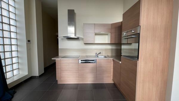 Auray hypercentre : appartement rénové avec parking, hauteur sous plafond et vue sur la rivière