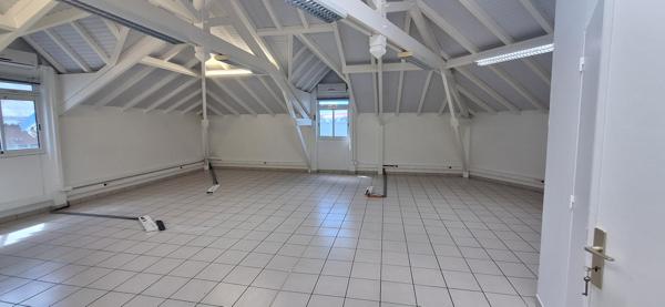 Bureau de 105 m² en zone franche.