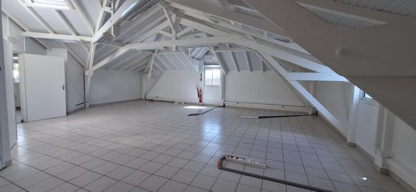 Bureau de 105 m² en zone franche.